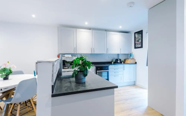 Stunning 3-bed House in Salford