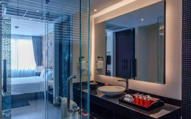 The Pavilions, Suites