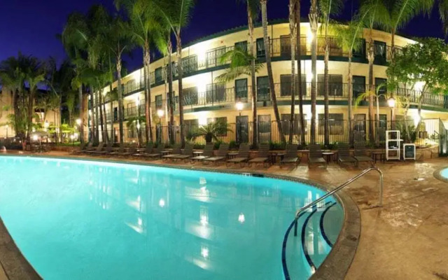 Radisson Suites Covina