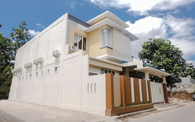 Oyo 1247 Antosa Family Residence