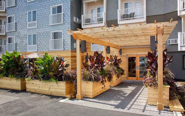 Rockland Harbor Hotel