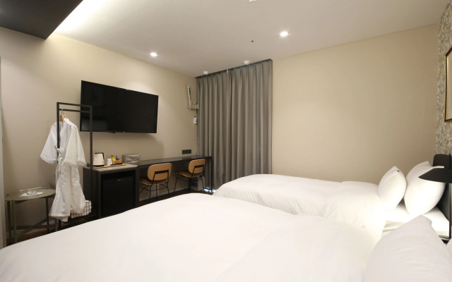 Brown Dot Hotel Busan Sajik Stadium