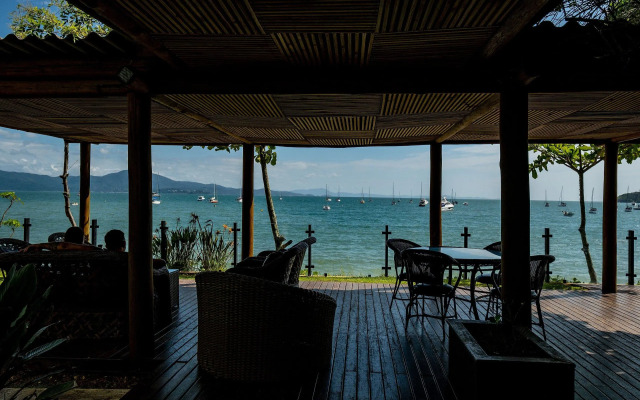 Apto elegante com piscina frente mar JBM304