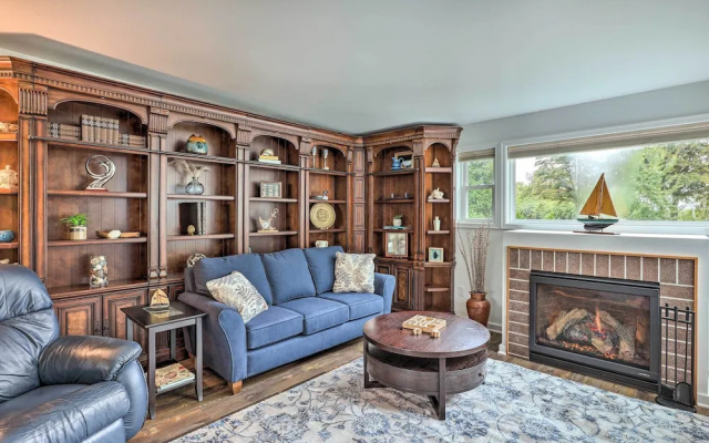 Sheboygan Home w/ Views of Lake & Lighthouse!