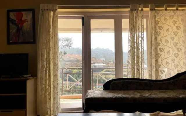 Rustic 3-BR Villa w/ Front & Back Yards in the mountains