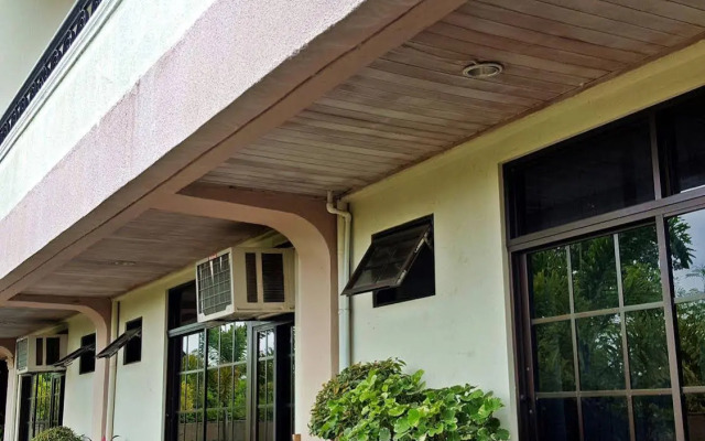 Dumaguete Royal Suite Inn