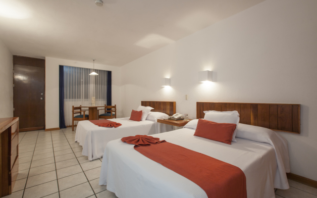 Costa De Oro Beach Hotel