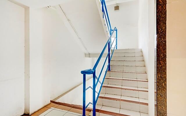 OYO Flagship 90087 Apartment Menara Rungkut 2