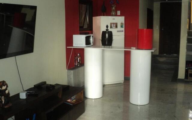 São Conrado Yellow House