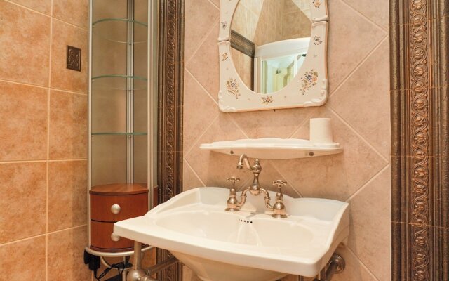 Luxurious And Strategic 4Br Da Vinci Apartment