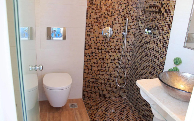 Hotel Thira