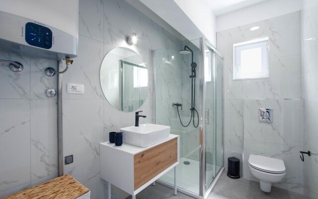 Beautiful Home in Zrnovnica With Wifi and 3 Bedrooms