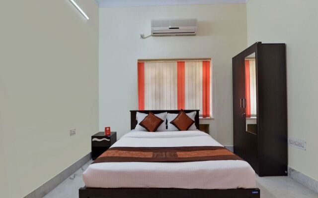 OYO 12210 Comfort N Cozy