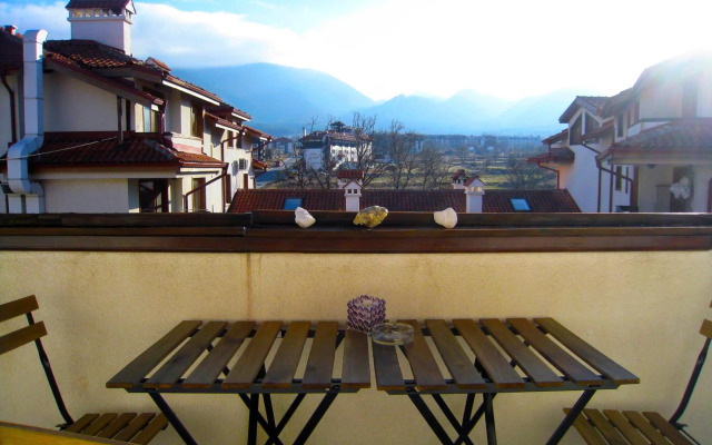 Solar nest with fireplace and panoramic view 700m from skilift and centrum