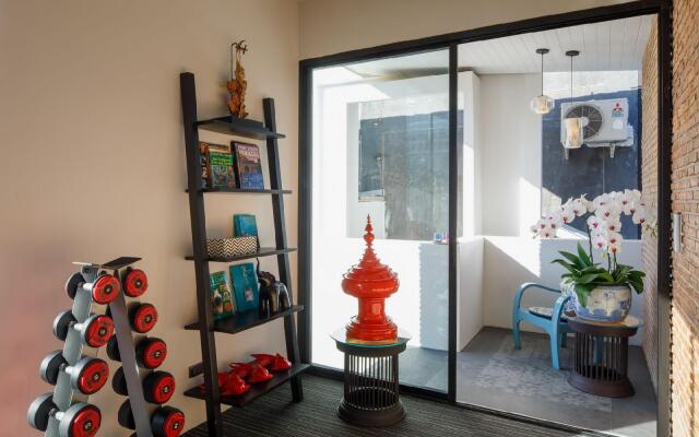 Chala Number 2 Art and Gallery House