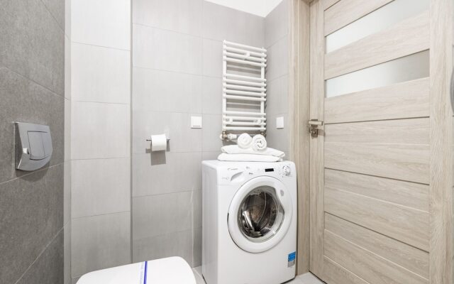 Nadbrzeżna Apartment by Renters