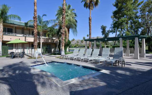 Travelodge by Wyndham Palm Springs