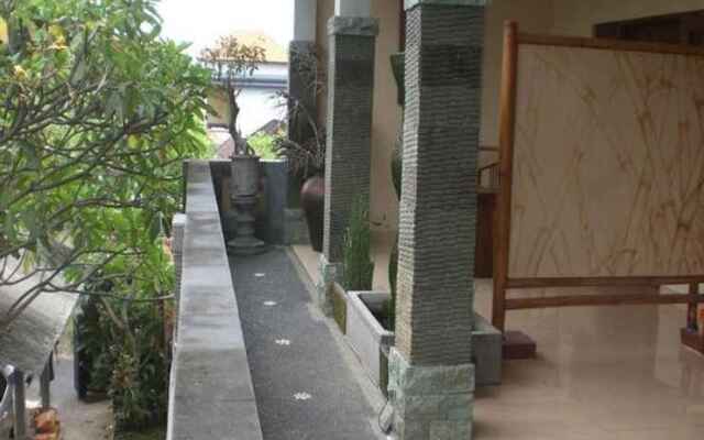 Adi House Homestay