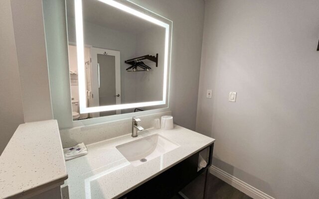 Vallejo Inn & Suites