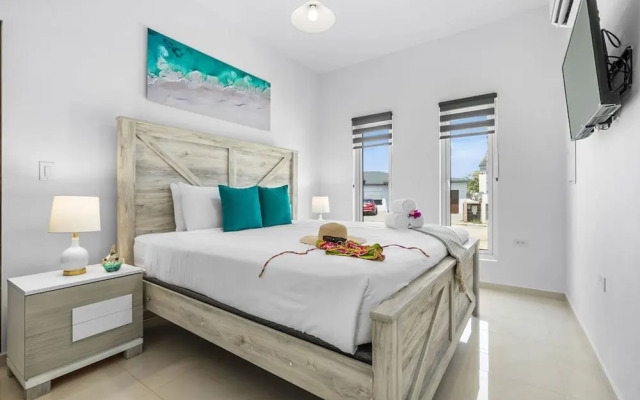 Modern Spacious 4br3ba w Pool Close to Beach