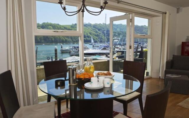 18 Dart Marina