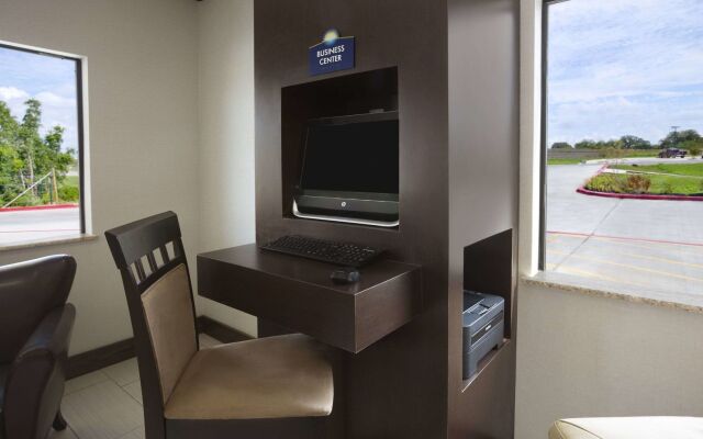 Days Inn & Suites by Wyndham Gonzales TX