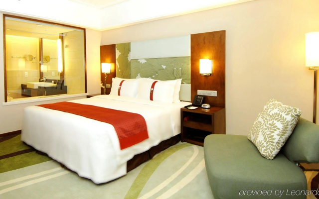 Holiday Inn Qingdao City Centre by IHG