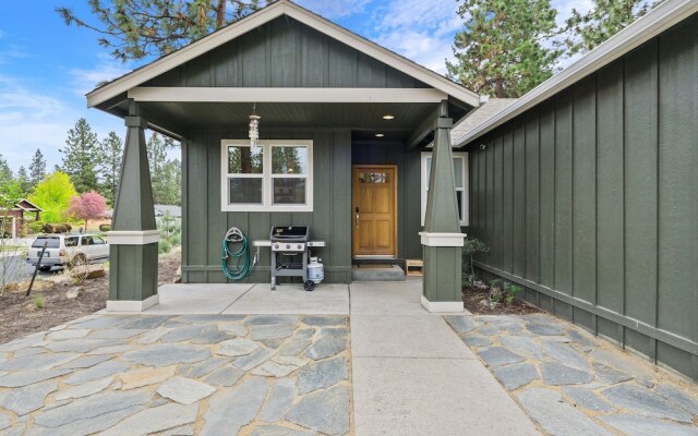 SW Decoy Home With Private Outdoor Living Space by Redawning