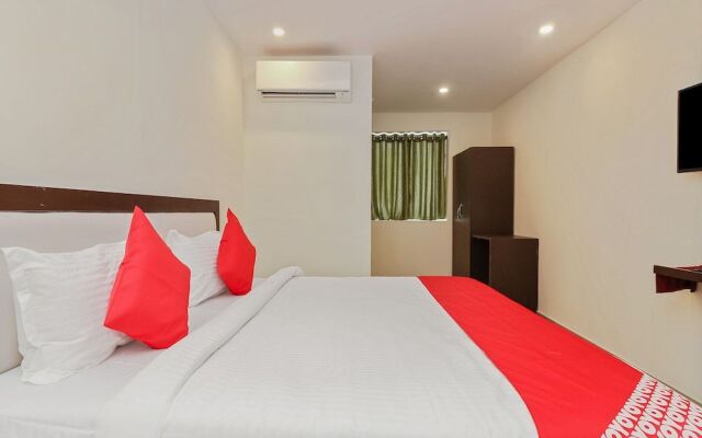 OYO 28743 Golconda Inn