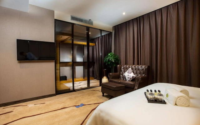 Lotus Blu Hotel