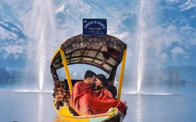 New minar group of houseboats
