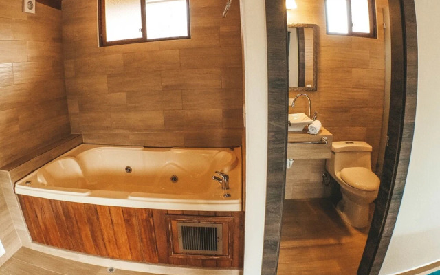 Toucan Platinum Suites Aparthotel