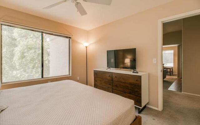Luxury Paradise Valley Condo, Complete Remodel!