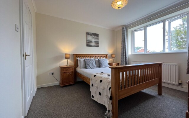 3 Bedroom Bungalow Moelfre- Private Garden,parking