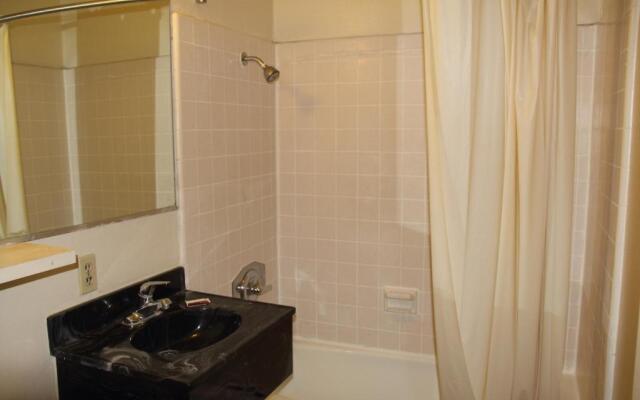 Inland Inn & Suites