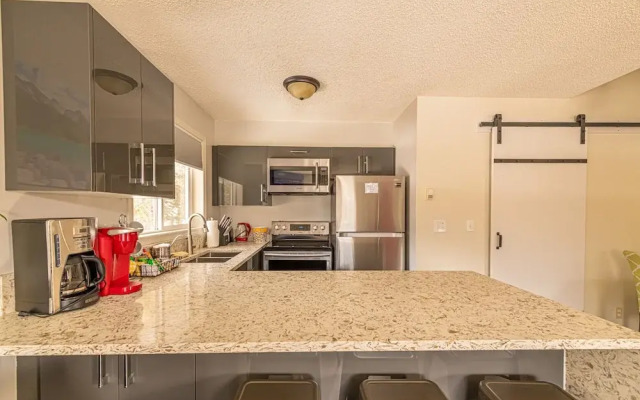 Banff Boundary Lodge 2 BR Condo & studio