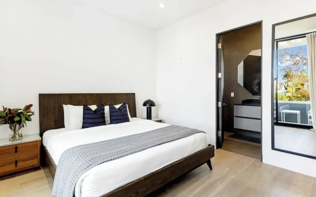 Private LA Retreat w/ Pool, Hot Tub & Fire Pit Near Melrose Ave The Martel House by Avantstay