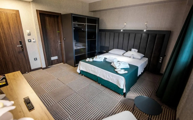 Qayser Hotel Deluxe