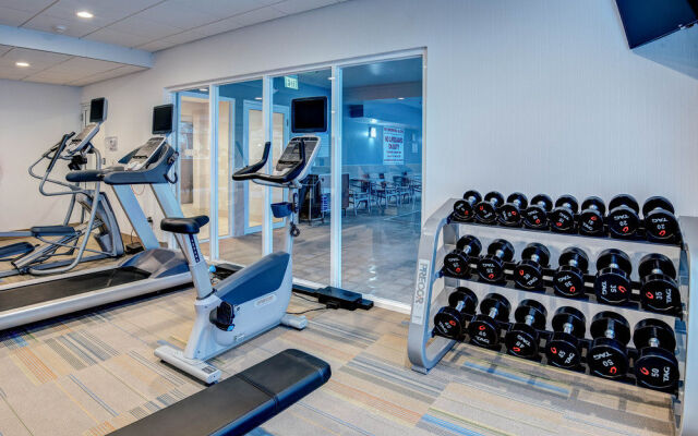 Holiday Inn Express & Suites Woodbridge