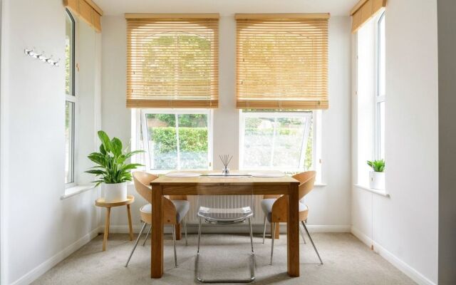 Crescent House Apartments