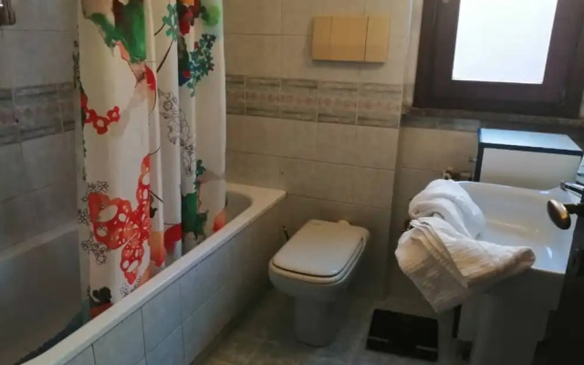 Villa Sleeps 6 With Garden and Gym