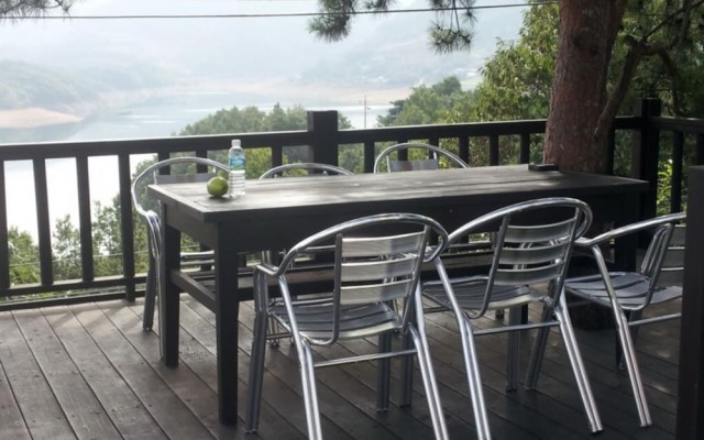 Gangneung Jeongmyeongsu Pension