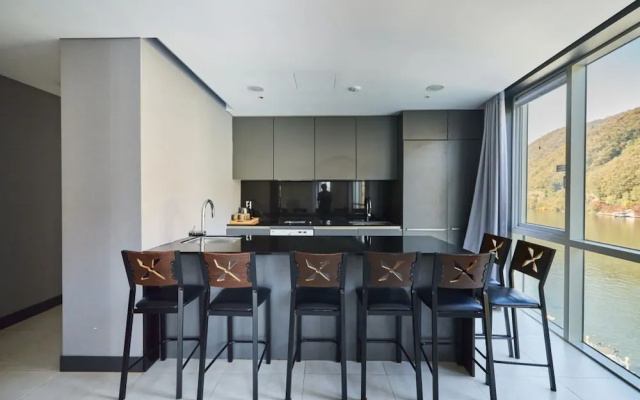 Crest72 Hotel