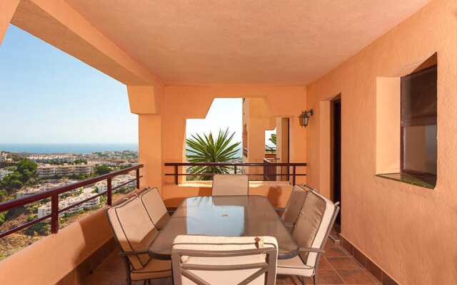 Stunning 4 bed duplex with sea views