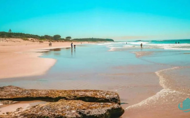 Caves Getaway - Pool and beach