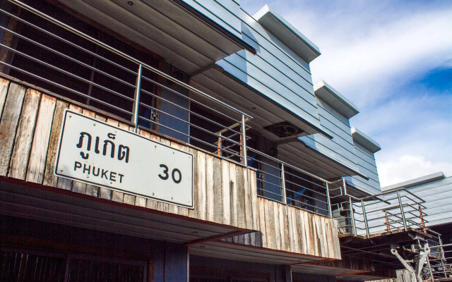 Nicky's Handlebar Hotel
