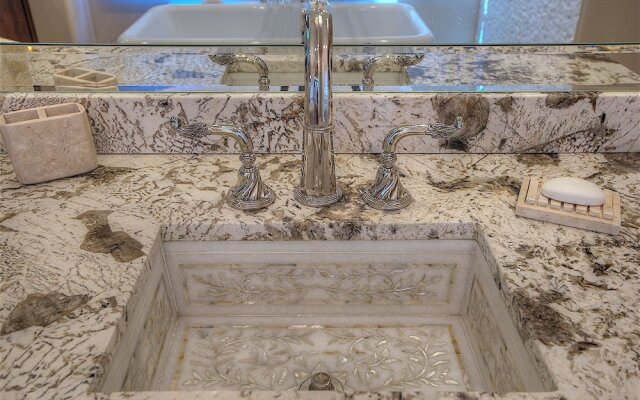 Palisades Estate 5 BR by Casago