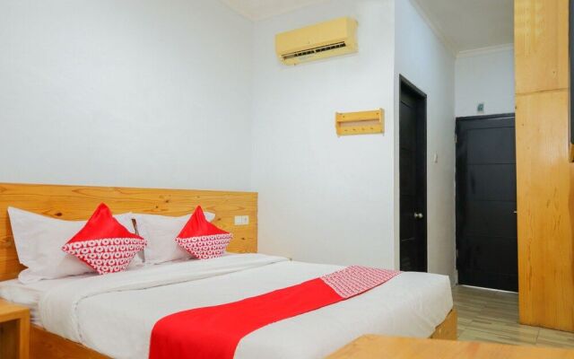 OYO 1317 Pinnus Residence Syariah