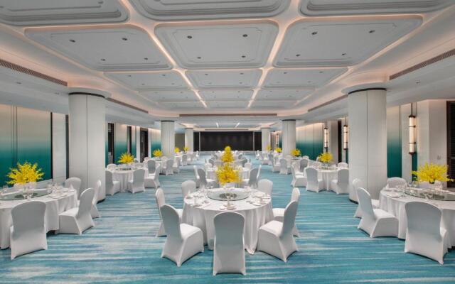 Xiamen International Seaside Hotel (hotel corridor leads to the stone exhibition hall)