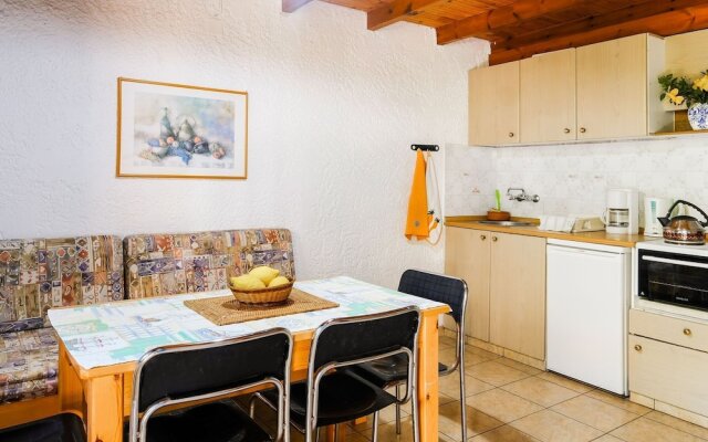 Tranquil Holiday Home in Palaiochora near Sea Beach